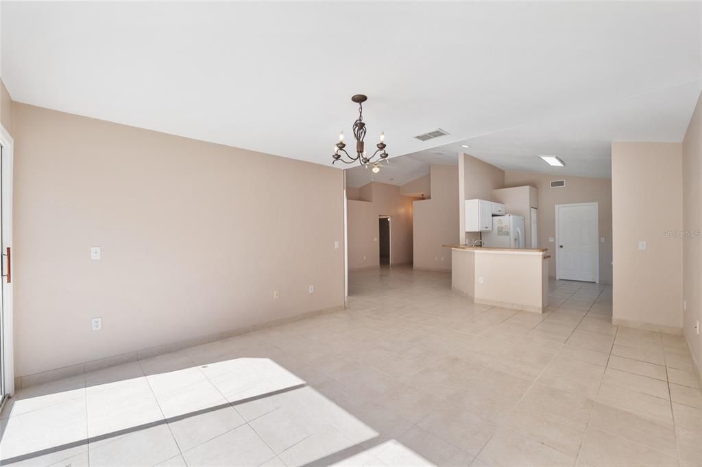 Active With Contract: $299,900 (3 beds, 2 baths, 1615 Square Feet)