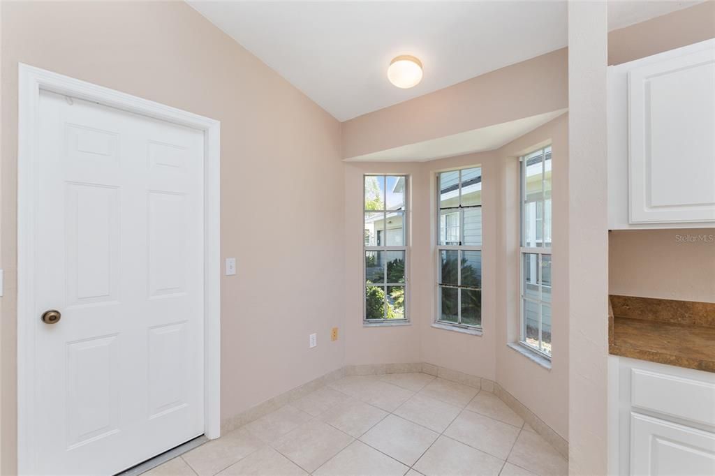 Active With Contract: $299,900 (3 beds, 2 baths, 1615 Square Feet)