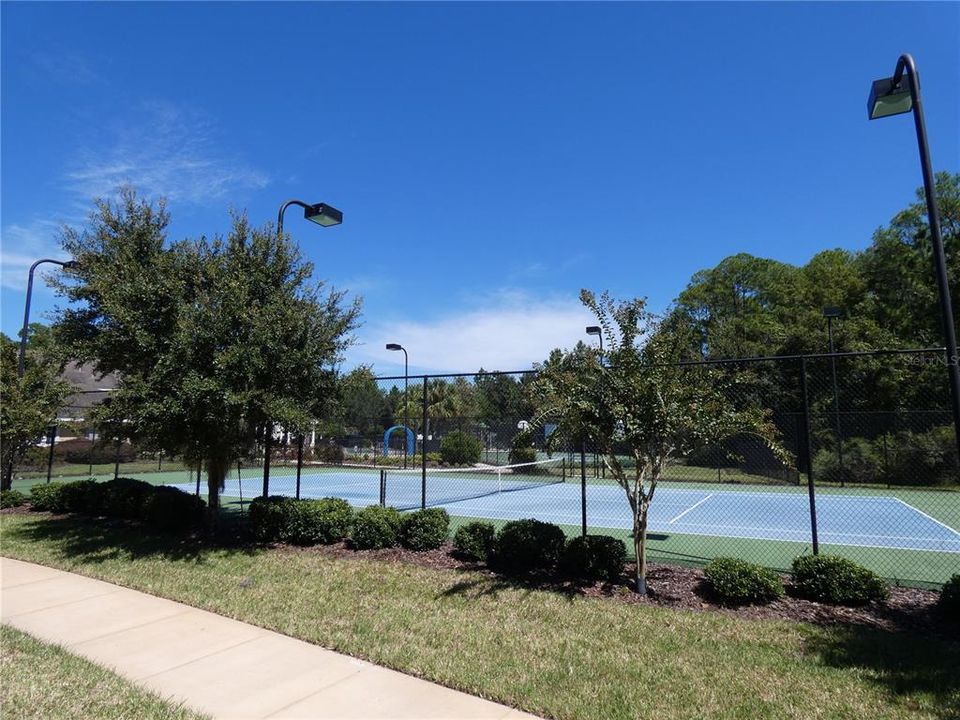 Active With Contract: $299,900 (3 beds, 2 baths, 1615 Square Feet)