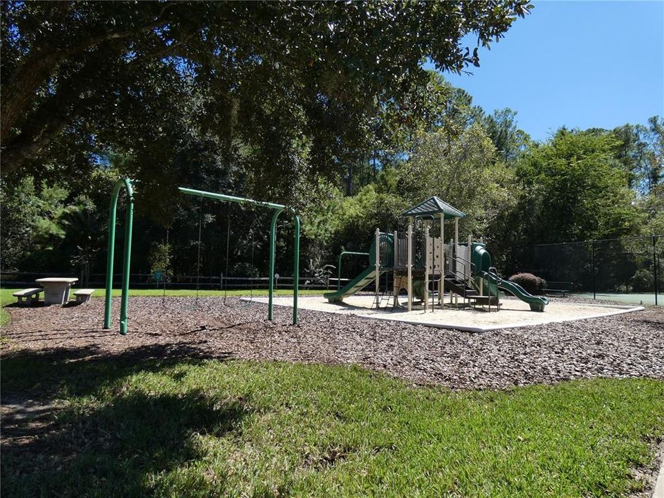 Active With Contract: $299,900 (3 beds, 2 baths, 1615 Square Feet)