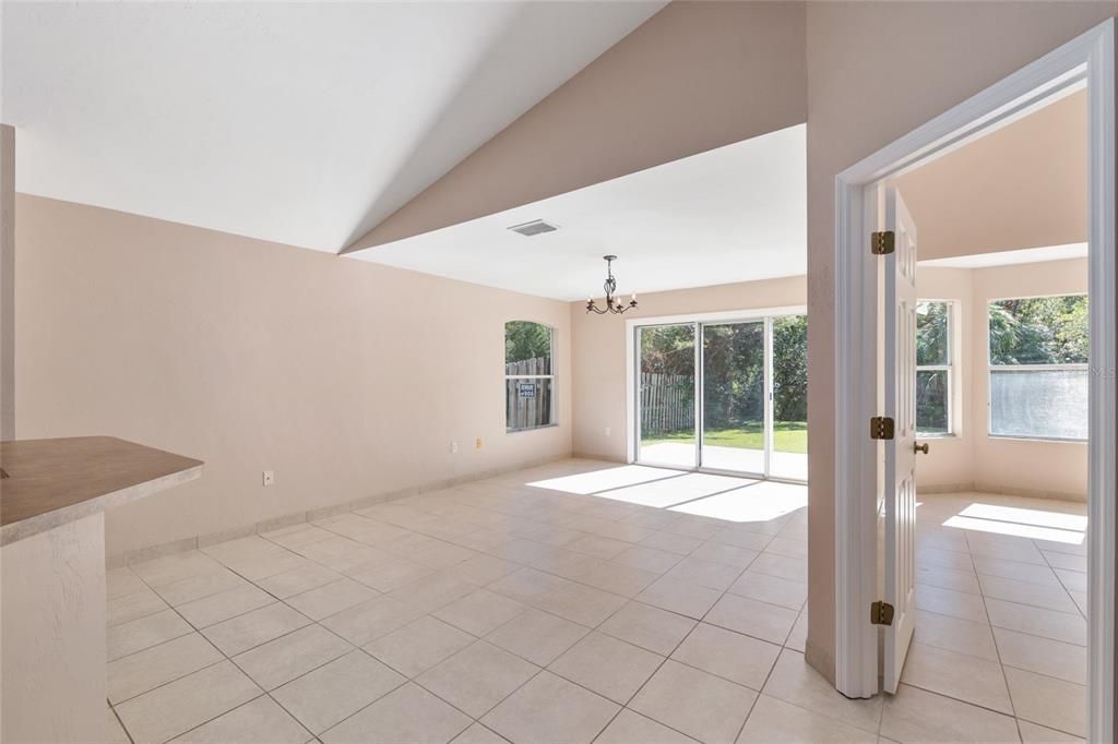 Active With Contract: $299,900 (3 beds, 2 baths, 1615 Square Feet)