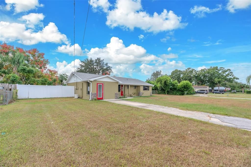 Под контрактом: $385,000 (3 спален, 2 ванн, 1711 Квадратных фут)