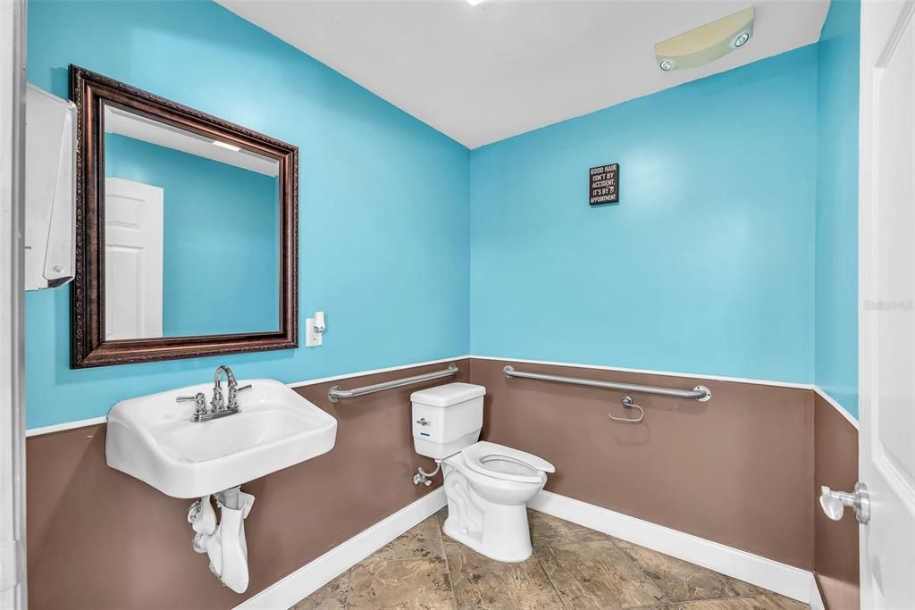 Под контрактом: $385,000 (3 спален, 2 ванн, 1711 Квадратных фут)