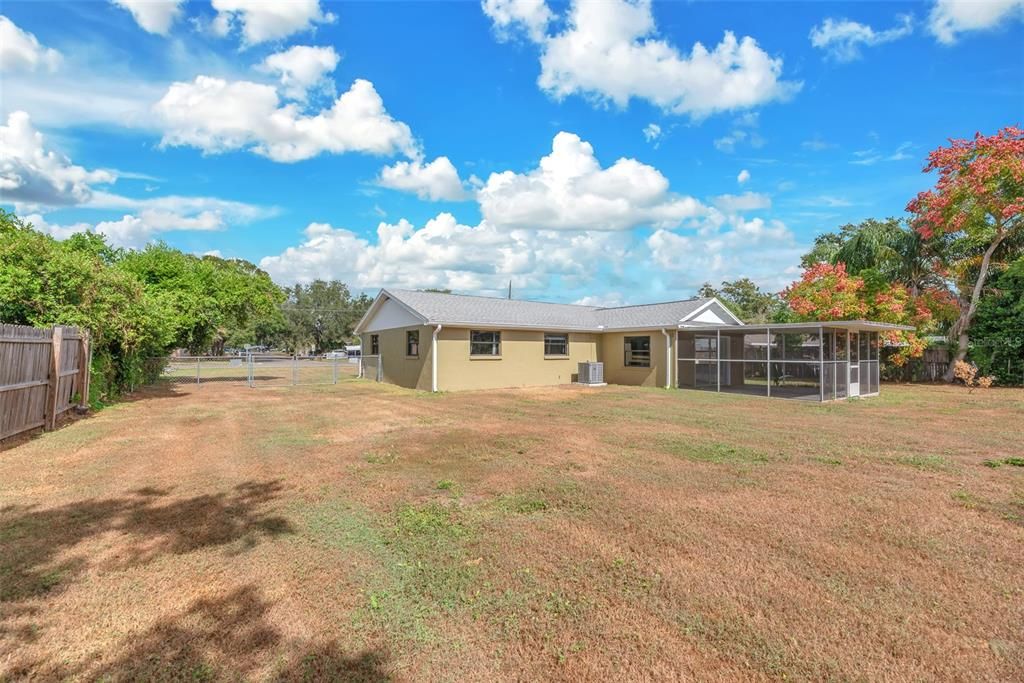 Под контрактом: $385,000 (3 спален, 2 ванн, 1711 Квадратных фут)