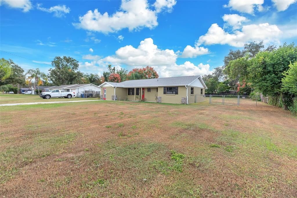 Под контрактом: $385,000 (3 спален, 2 ванн, 1711 Квадратных фут)