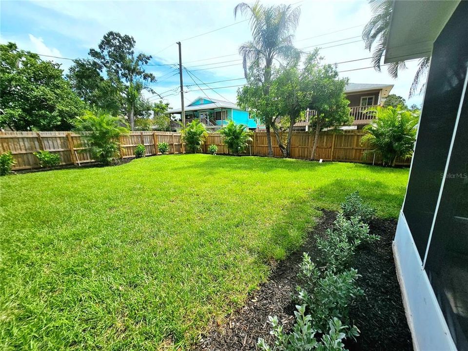 Active With Contract: $3,000 (3 beds, 2 baths, 1250 Square Feet)