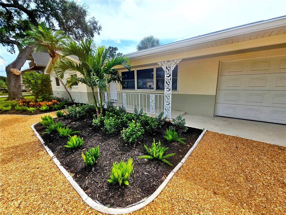 Active With Contract: $3,000 (3 beds, 2 baths, 1250 Square Feet)