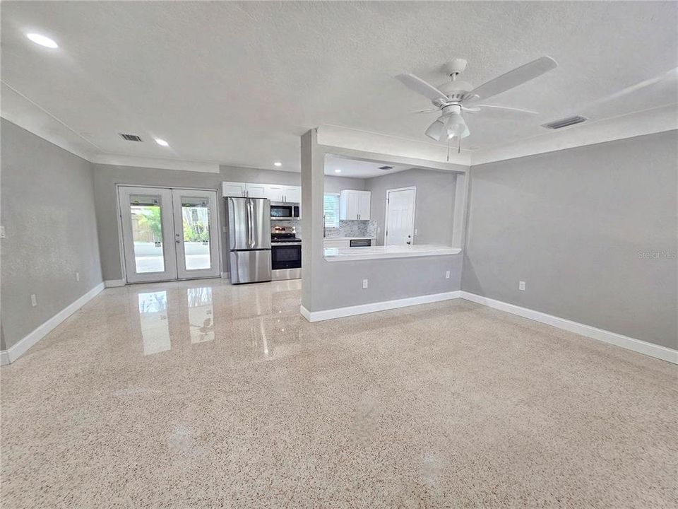 Active With Contract: $3,000 (3 beds, 2 baths, 1250 Square Feet)