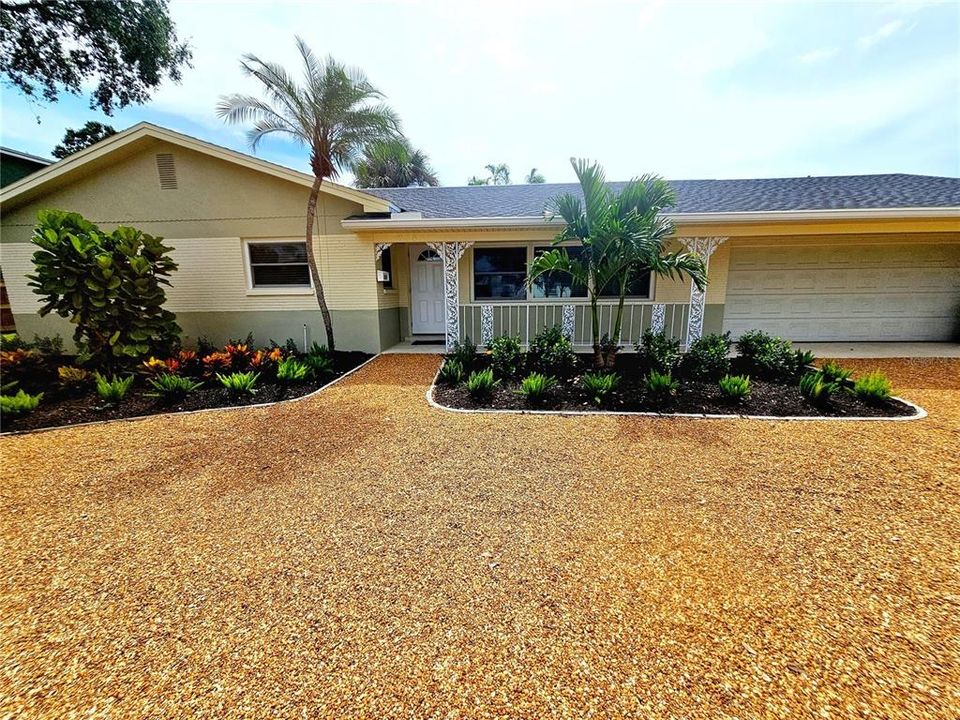 Active With Contract: $3,000 (3 beds, 2 baths, 1250 Square Feet)