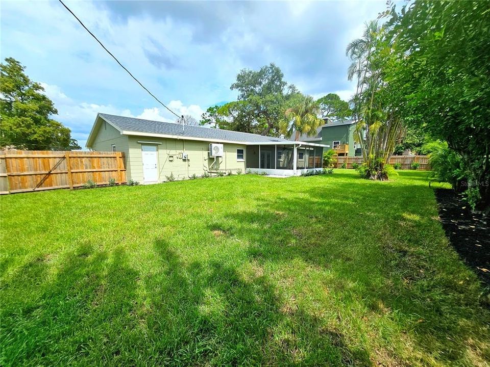 Active With Contract: $3,000 (3 beds, 2 baths, 1250 Square Feet)