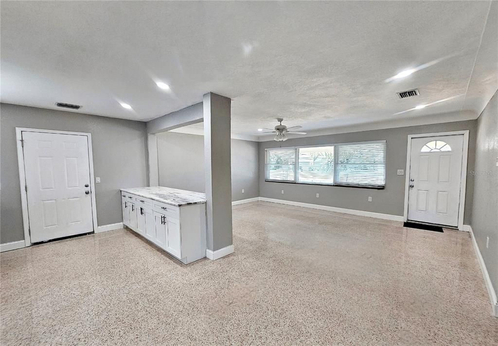 Active With Contract: $3,000 (3 beds, 2 baths, 1250 Square Feet)