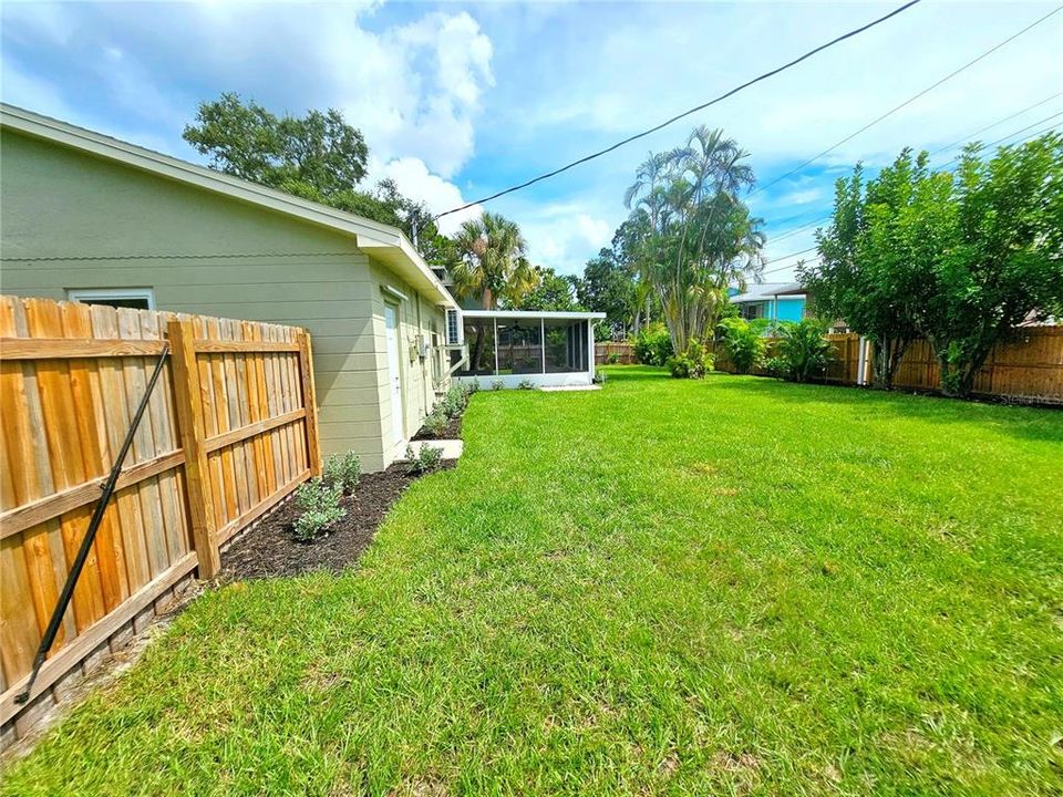 Active With Contract: $3,000 (3 beds, 2 baths, 1250 Square Feet)