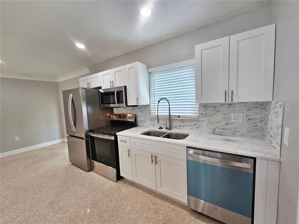 Active With Contract: $3,000 (3 beds, 2 baths, 1250 Square Feet)