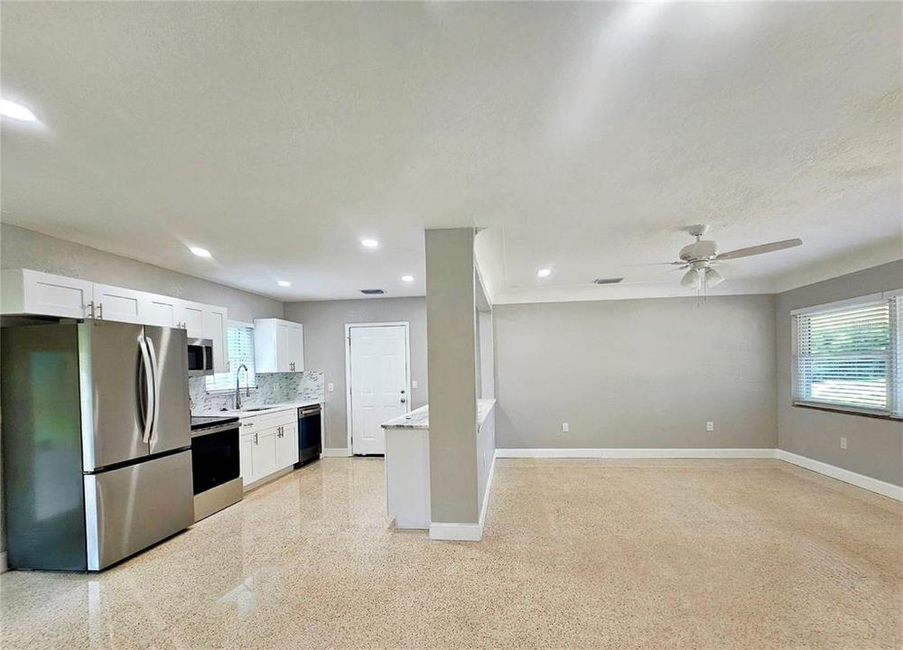 Active With Contract: $3,000 (3 beds, 2 baths, 1250 Square Feet)