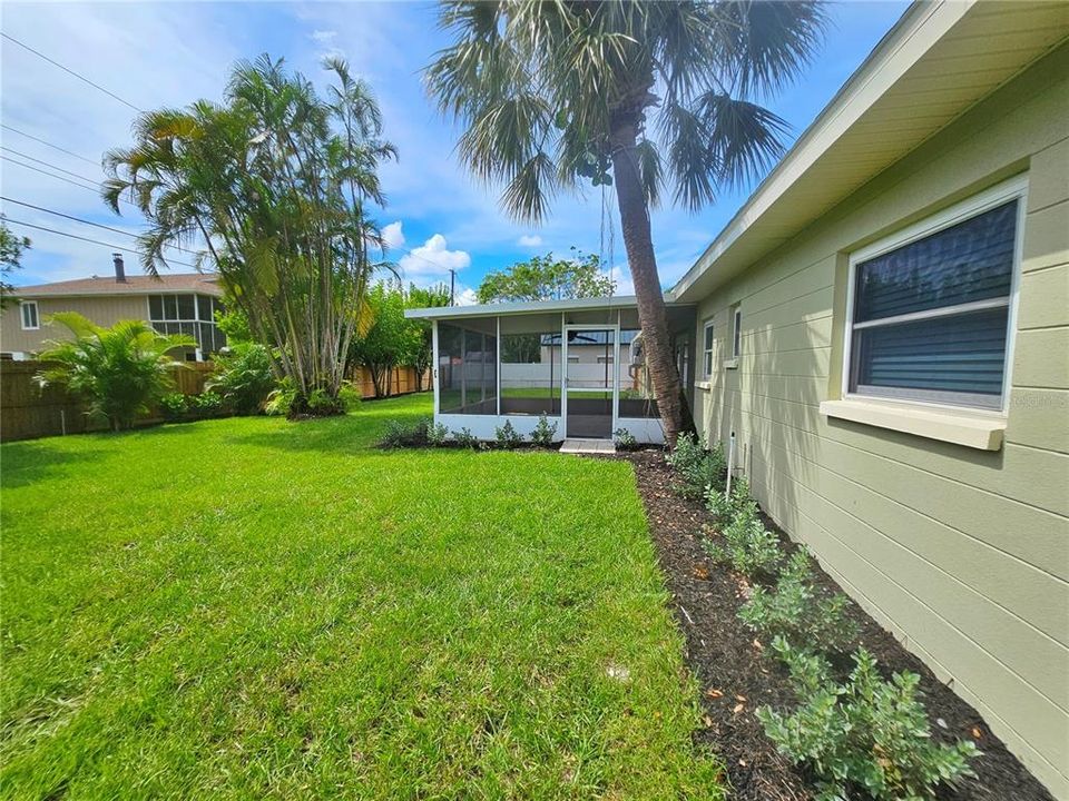 Active With Contract: $3,000 (3 beds, 2 baths, 1250 Square Feet)