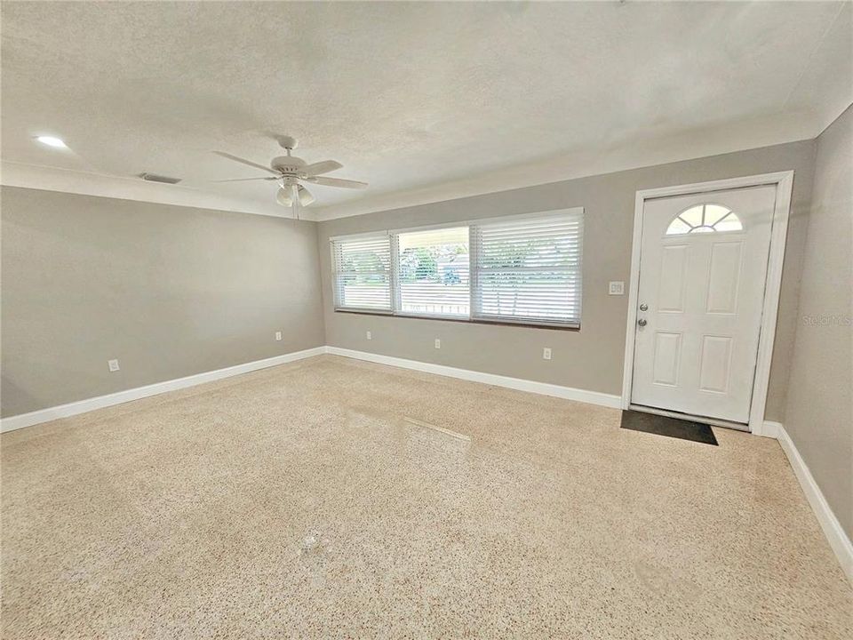 Active With Contract: $3,000 (3 beds, 2 baths, 1250 Square Feet)