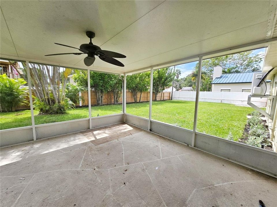 Active With Contract: $3,000 (3 beds, 2 baths, 1250 Square Feet)