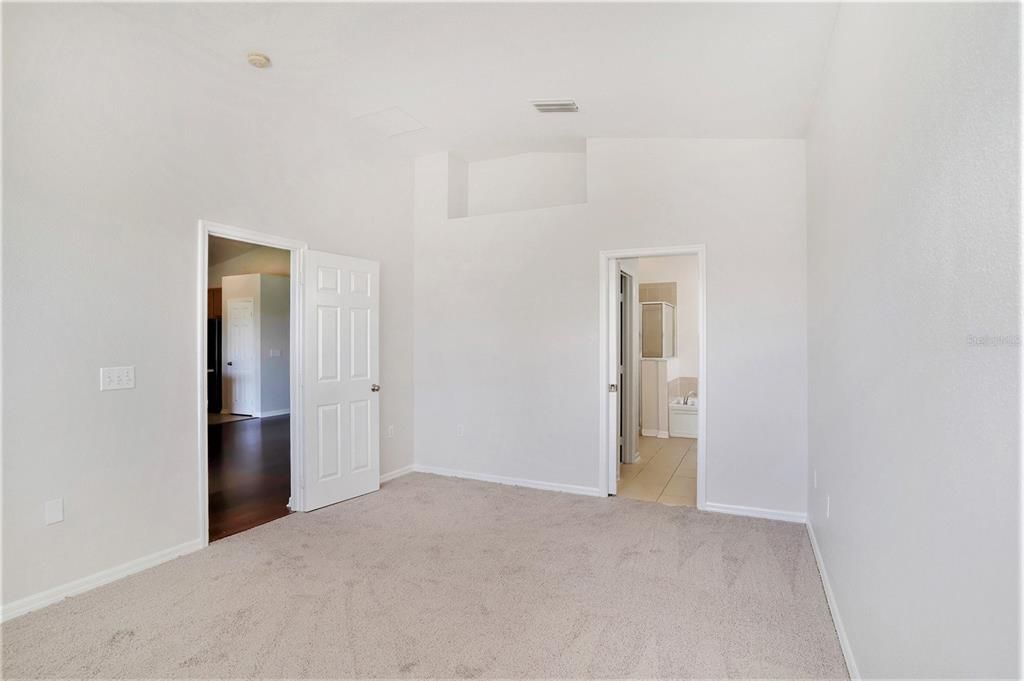 Под контрактом: $360,000 (4 спален, 2 ванн, 2169 Квадратных фут)