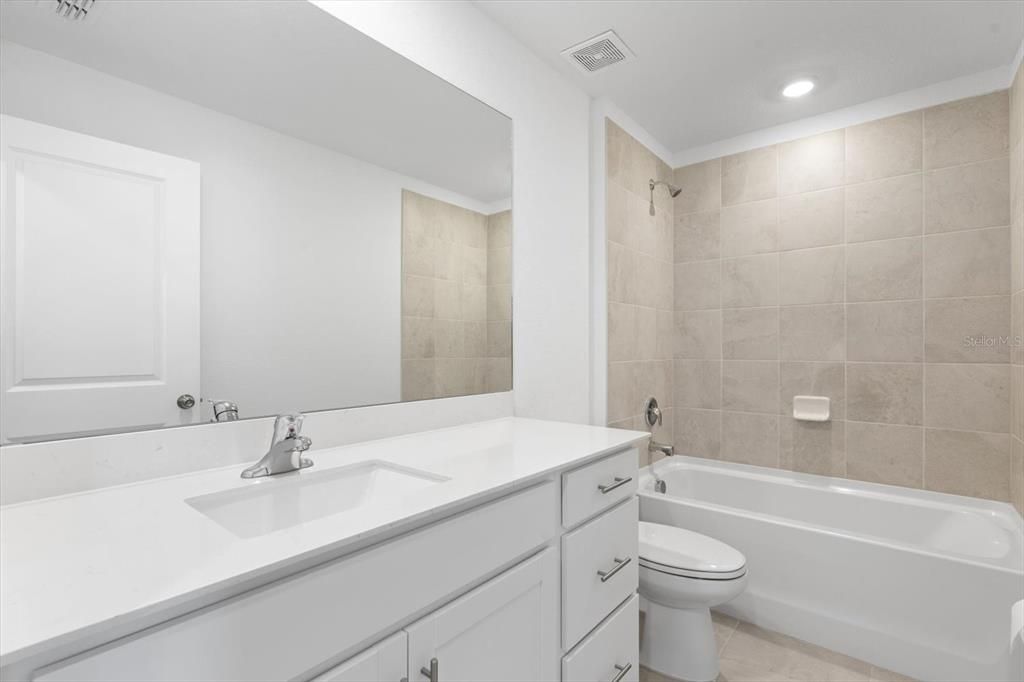 Под контрактом: $429,500 (4 спален, 2 ванн, 1871 Квадратных фут)