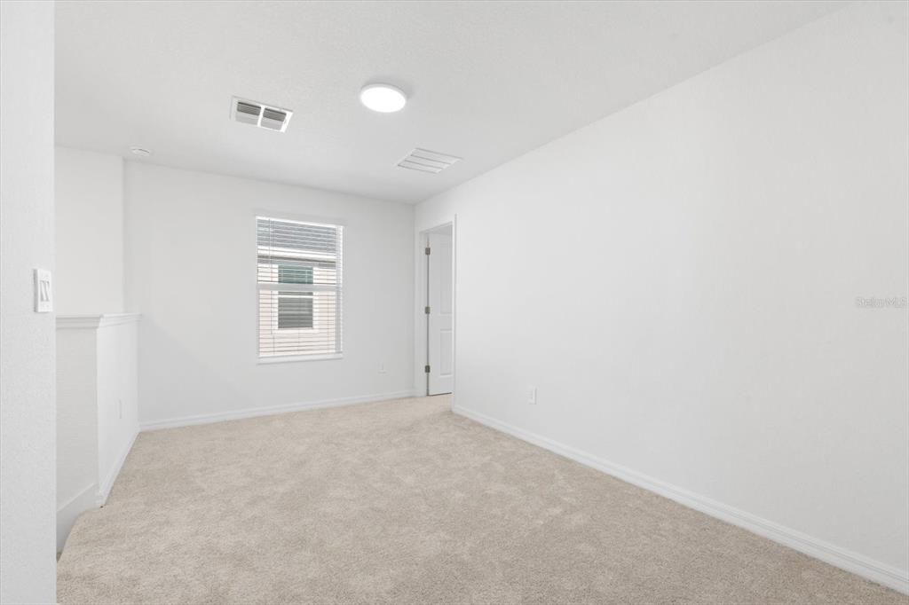 Под контрактом: $429,500 (4 спален, 2 ванн, 1871 Квадратных фут)