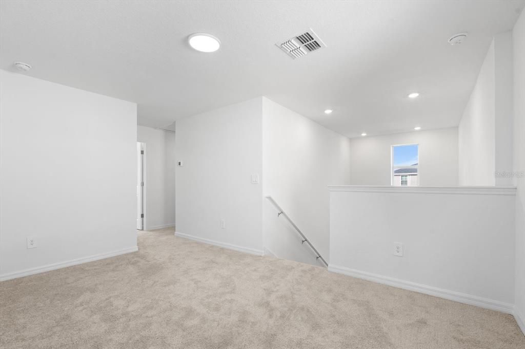 Под контрактом: $429,500 (4 спален, 2 ванн, 1871 Квадратных фут)