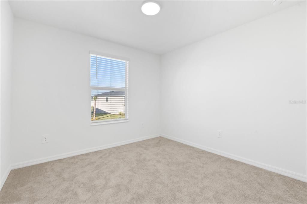 Под контрактом: $429,500 (4 спален, 2 ванн, 1871 Квадратных фут)