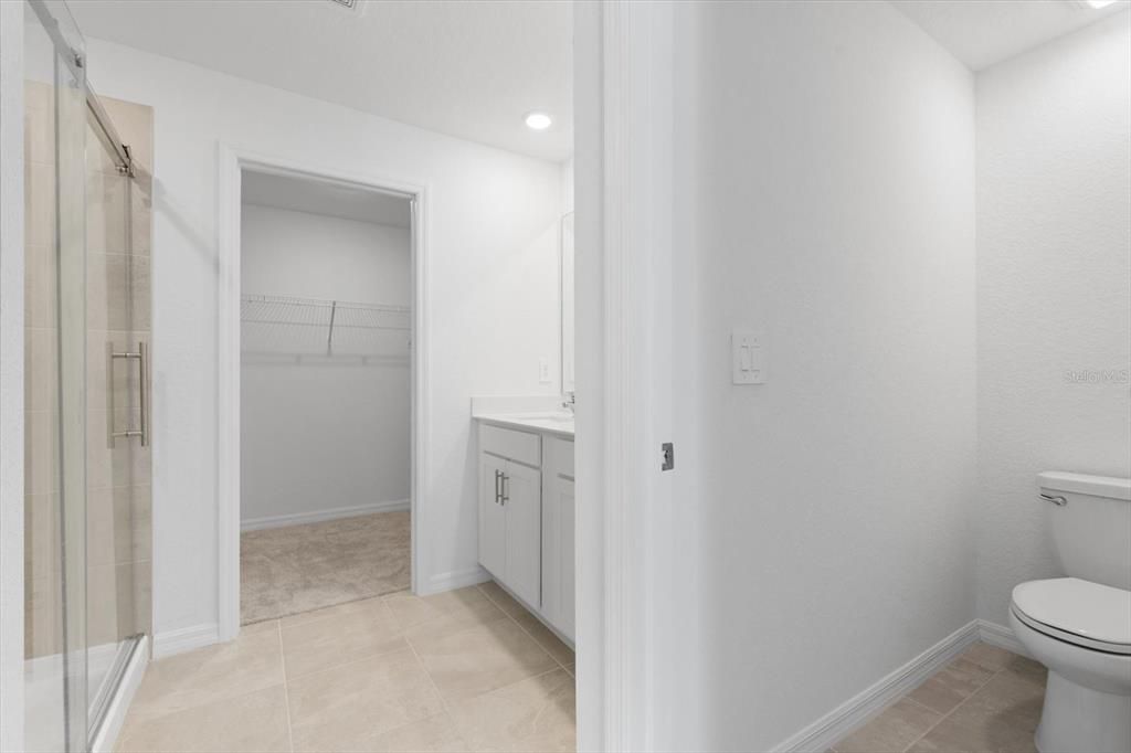 Под контрактом: $429,500 (4 спален, 2 ванн, 1871 Квадратных фут)