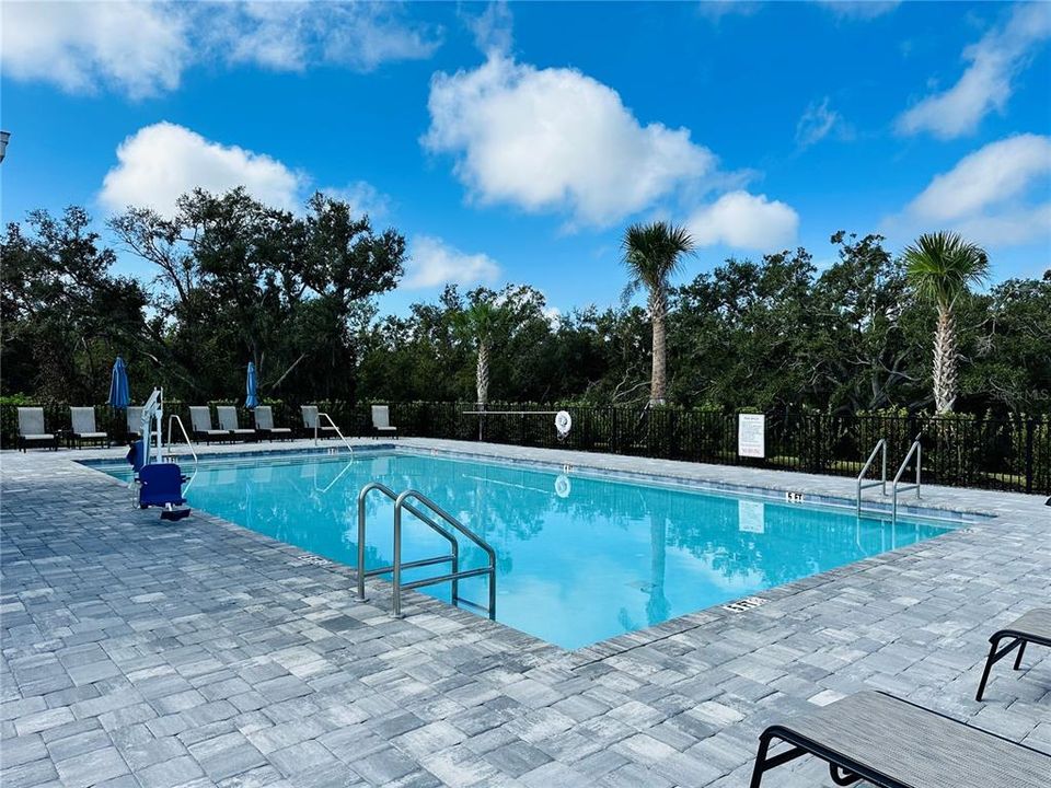 Под контрактом: $429,500 (4 спален, 2 ванн, 1871 Квадратных фут)