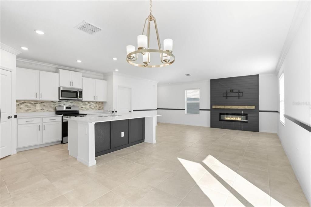 Под контрактом: $429,500 (4 спален, 2 ванн, 1871 Квадратных фут)