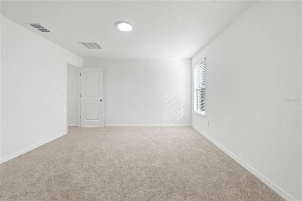 Под контрактом: $429,500 (4 спален, 2 ванн, 1871 Квадратных фут)