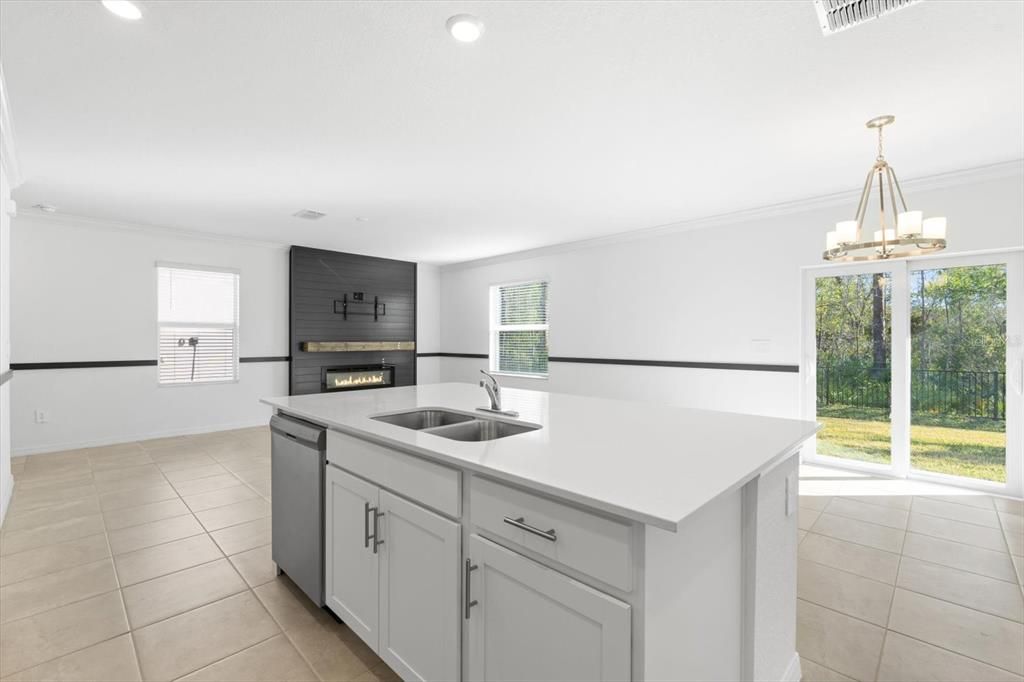 Под контрактом: $429,500 (4 спален, 2 ванн, 1871 Квадратных фут)