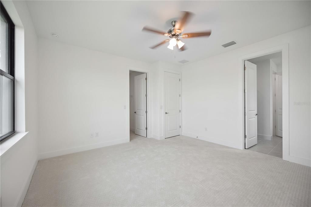 Activo con contrato: $499,000 (4 camas, 3 baños, 2134 Pies cuadrados)