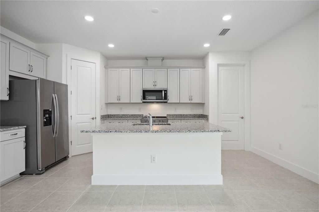 Activo con contrato: $499,000 (4 camas, 3 baños, 2134 Pies cuadrados)