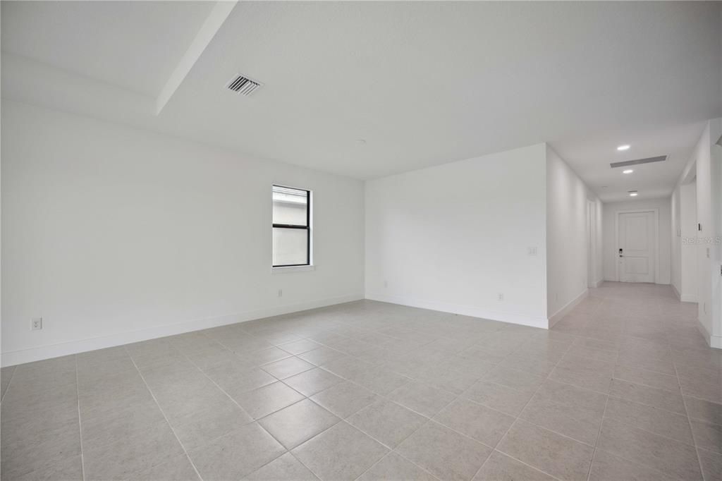 Activo con contrato: $499,000 (4 camas, 3 baños, 2134 Pies cuadrados)