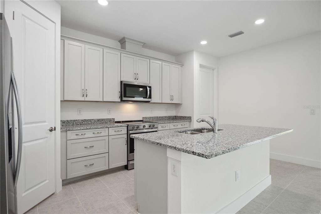 Activo con contrato: $499,000 (4 camas, 3 baños, 2134 Pies cuadrados)