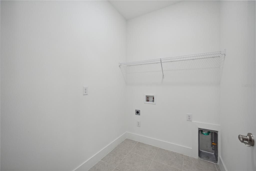 Activo con contrato: $499,000 (4 camas, 3 baños, 2134 Pies cuadrados)