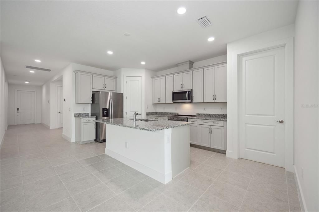 Activo con contrato: $499,000 (4 camas, 3 baños, 2134 Pies cuadrados)