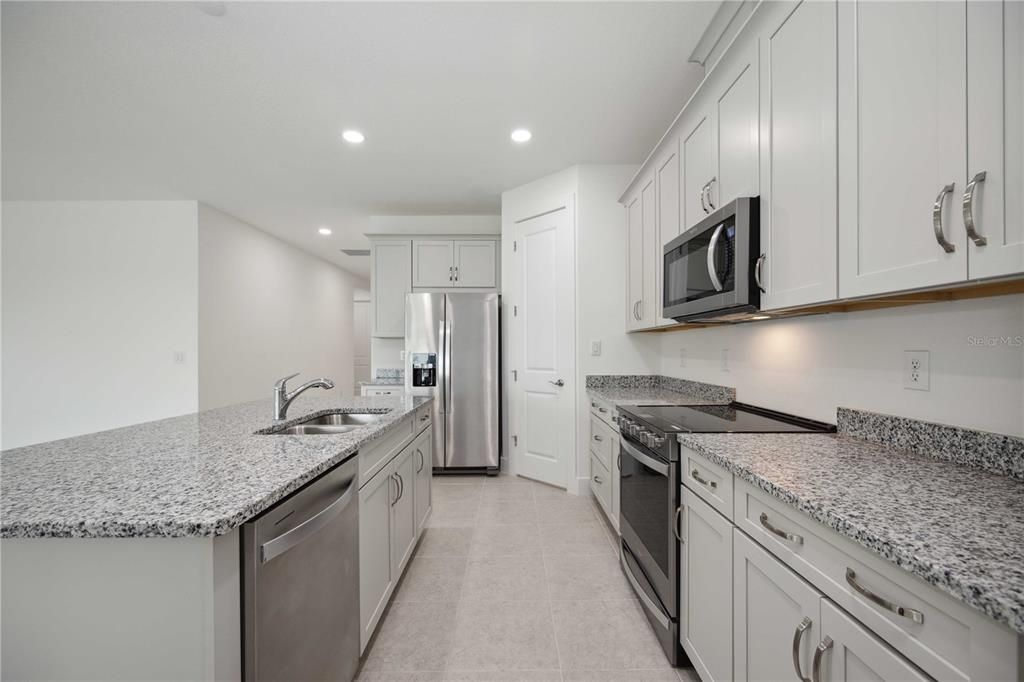 Activo con contrato: $499,000 (4 camas, 3 baños, 2134 Pies cuadrados)