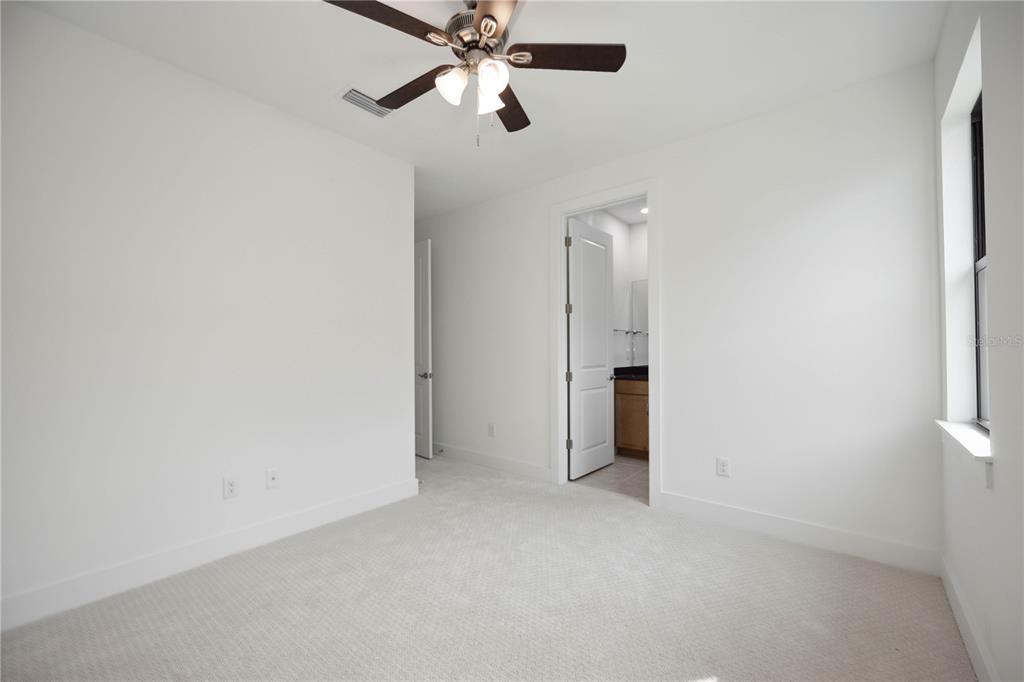 Activo con contrato: $499,000 (4 camas, 3 baños, 2134 Pies cuadrados)