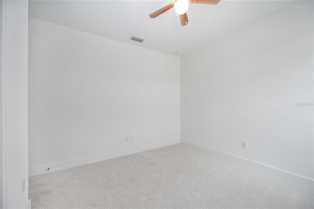 Activo con contrato: $499,000 (4 camas, 3 baños, 2134 Pies cuadrados)