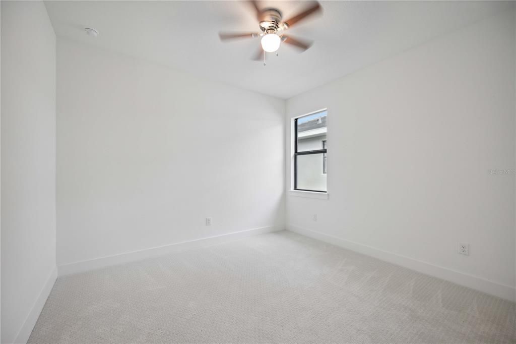 Activo con contrato: $499,000 (4 camas, 3 baños, 2134 Pies cuadrados)