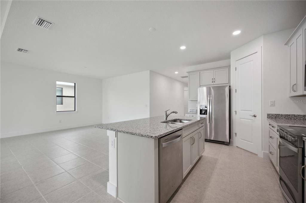 Activo con contrato: $499,000 (4 camas, 3 baños, 2134 Pies cuadrados)