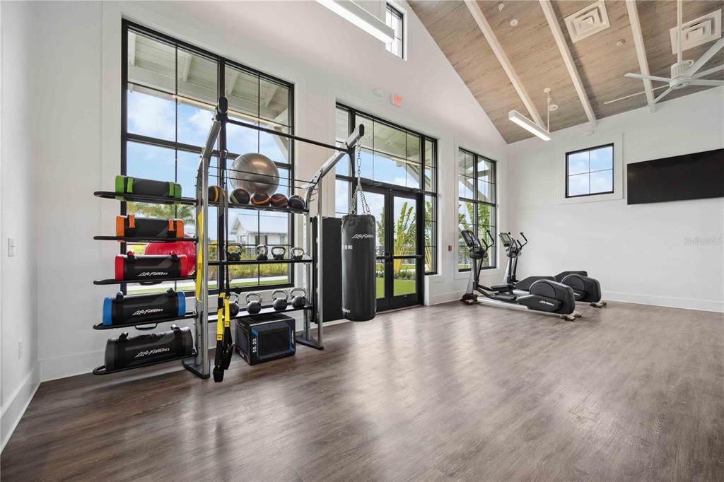 Activo con contrato: $499,000 (4 camas, 3 baños, 2134 Pies cuadrados)