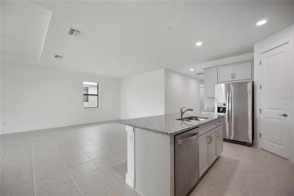 Activo con contrato: $499,000 (4 camas, 3 baños, 2134 Pies cuadrados)