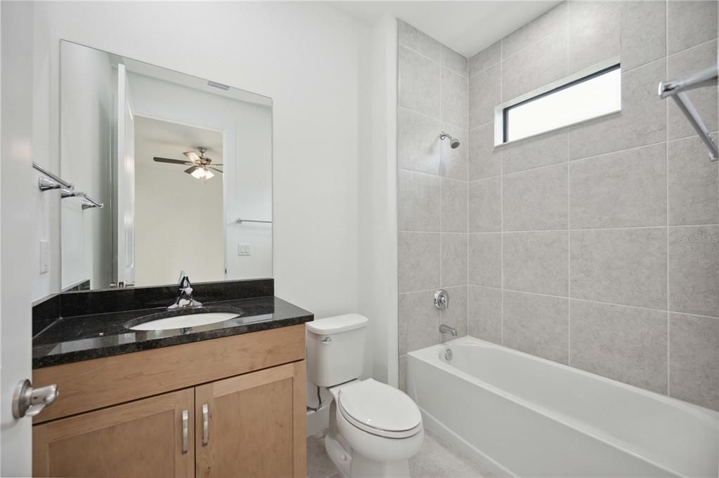 Activo con contrato: $499,000 (4 camas, 3 baños, 2134 Pies cuadrados)