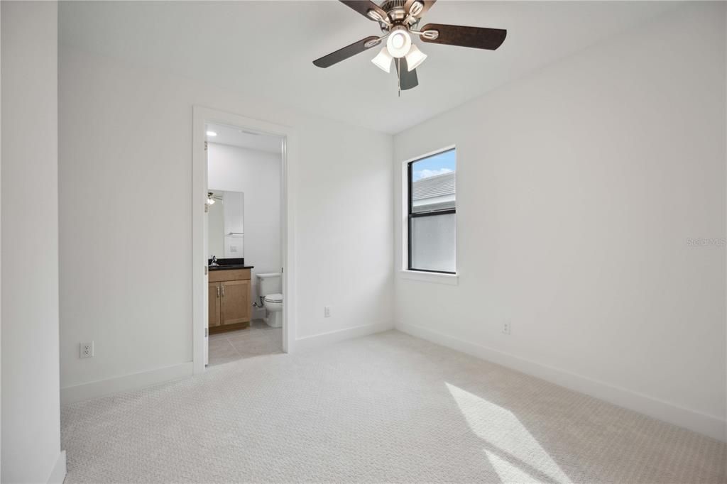 Activo con contrato: $499,000 (4 camas, 3 baños, 2134 Pies cuadrados)