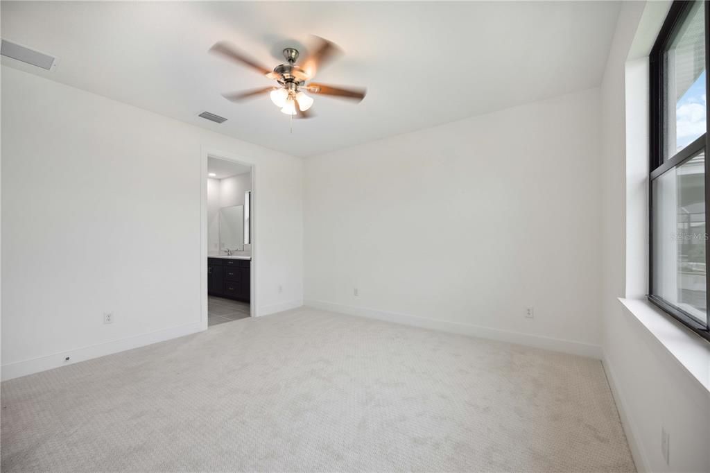 Activo con contrato: $499,000 (4 camas, 3 baños, 2134 Pies cuadrados)