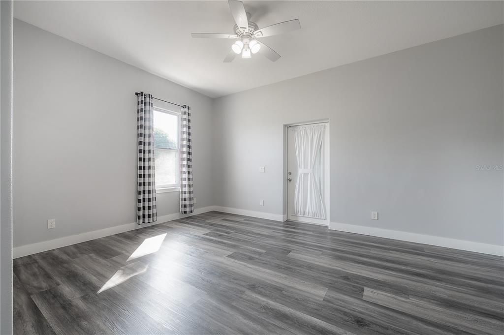 For Sale: $465,000 (3 beds, 2 baths, 1983 Square Feet)