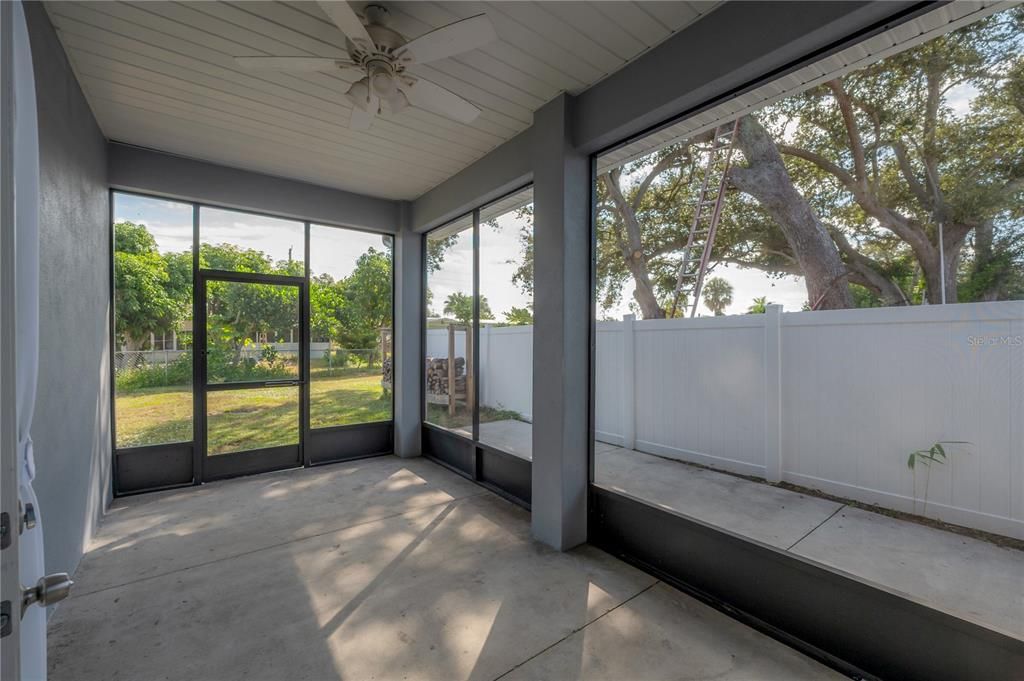 For Sale: $465,000 (3 beds, 2 baths, 1983 Square Feet)