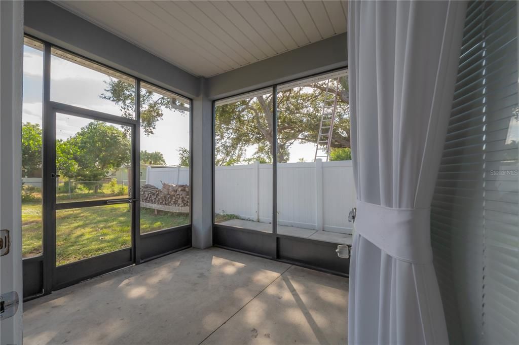 For Sale: $465,000 (3 beds, 2 baths, 1983 Square Feet)